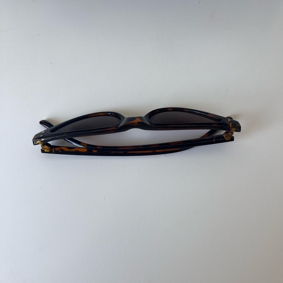 Tortoiseshell small cat-eyed sunglasses - Picture 3 of 4